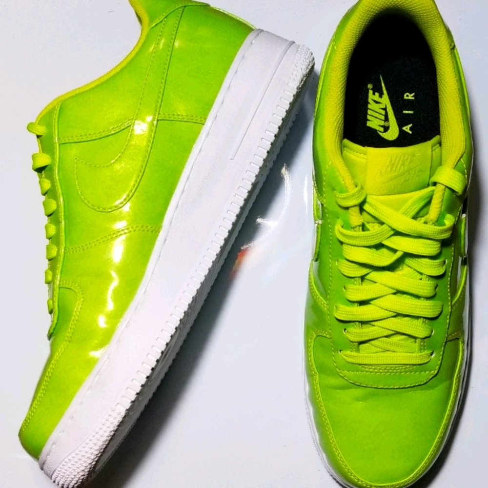 Nike Air Force One Low Ultraviolet Volt